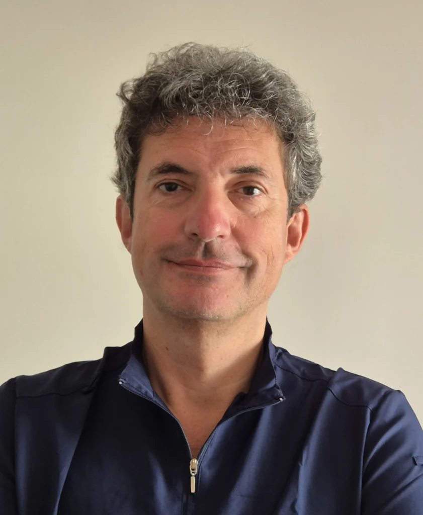 Portrait du Dr Bogdan Rares Comaniciu, chirurgien-dentiste à Vannes